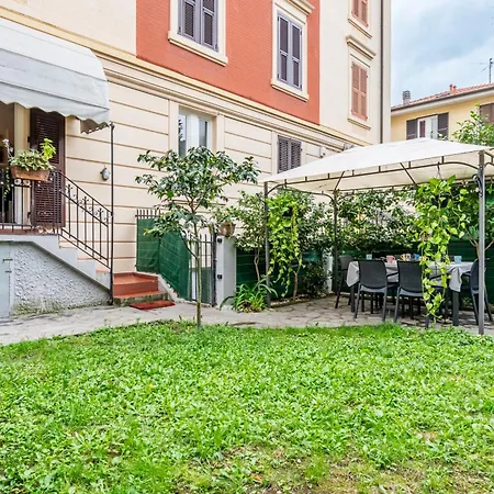 Guesthost - Alice Garden Apartmán La Spezia
