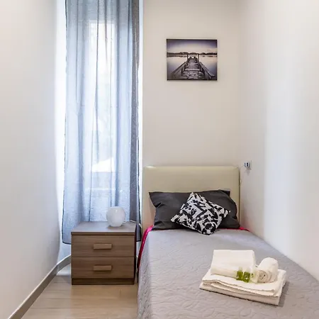 Guesthost - Alice Garden Apartment La Spezia